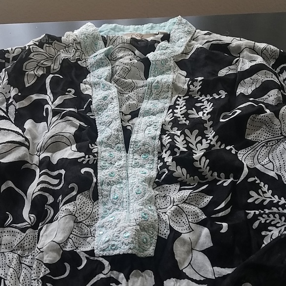 Cute top - Picture 2 of 4